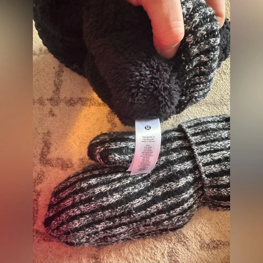 Lululemon Women's Textured Fleece- Lined Knit Mittens and beanie - Picture 2 of 5